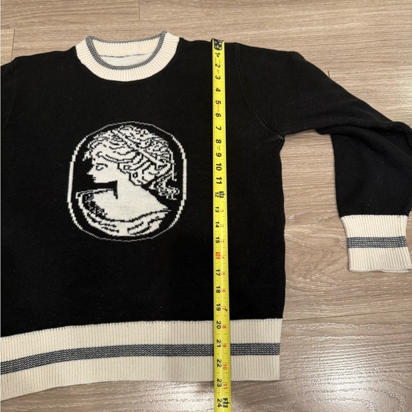 Vintage Cameo Sweater - Picture 3 of 7